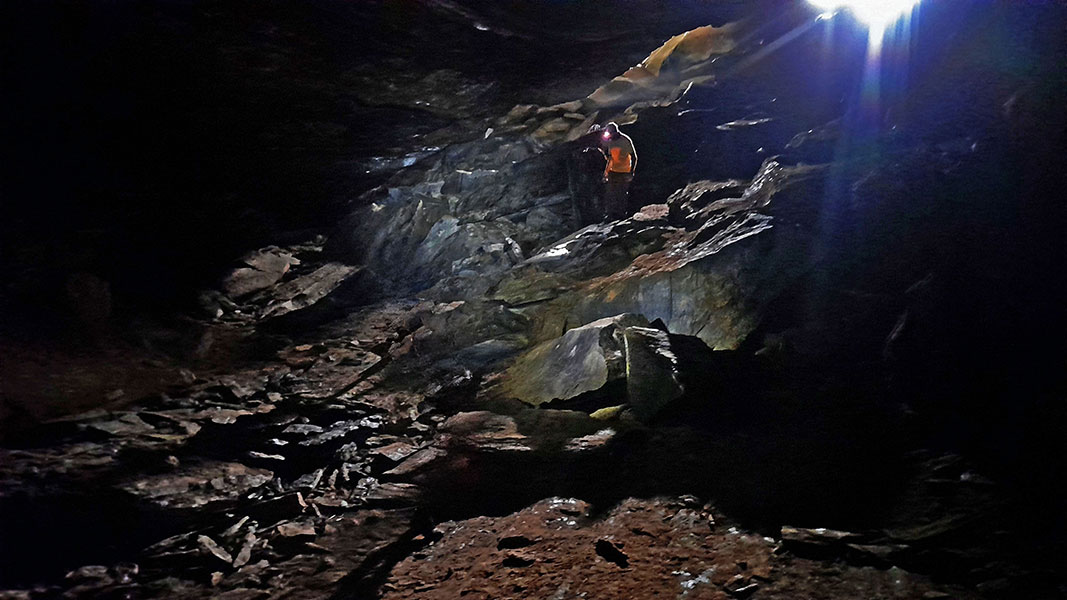 Onça Cave